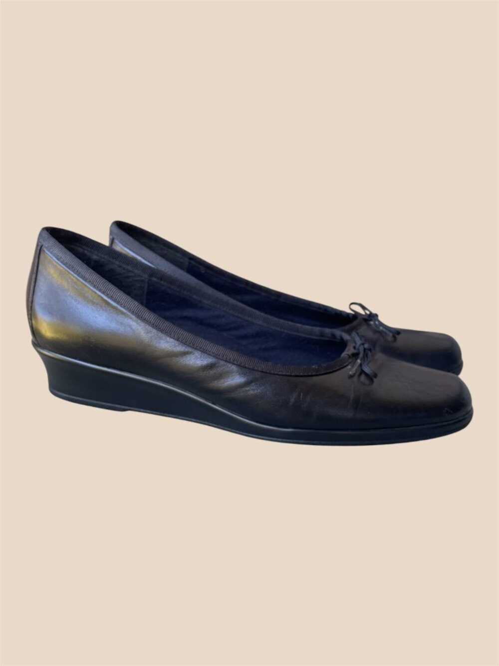 Munro Walking Shoes Leather Wedges Black size 9